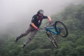 自行车——速降天门山图片