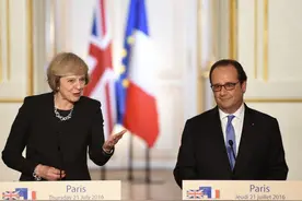 英国新任女首相“梅姨”访法国 奥朗德对其“软硬兼施”图片