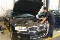 汽车电脑板故障，维修店报2千元维修费，老司机提醒后只花18元图片