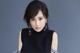 小女人显成熟，杨紫大片脸长秀腿图片