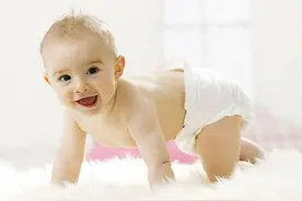 夏天穿纸尿裤会捂出痱子吗？图片