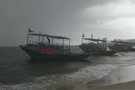 当乌云与怒浪相遇图片