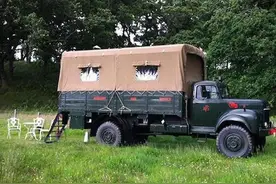 二手消防车开到山上改成汽车旅馆，生意还很好图片