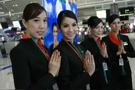 泰国最与众不同的空姐，戴有第三性识别牌！图片