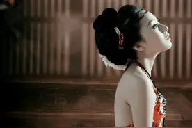 你是鬼吗？一天晚上我看到一团飘忽不定的东西，我走上前去...图片