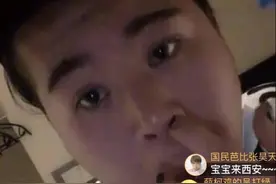 韩熙雅再次卸妆直播面对观众，别装了，你和刘梓晨都是男人图片