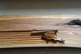 直播玩家用破木头自制茶盘，众人看后让他先去学学美术图片