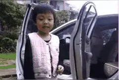 这小孩，自导自演，表演欲爆棚啊图片