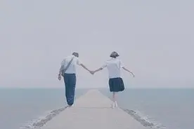 他手机上前恋人的照片--比蓝颜更蓝，听男人讲那些爱的故事图片