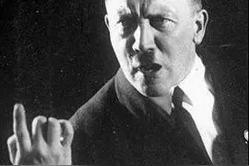 二战时期希特勒演说时的珍贵镜头：行走的表情包图片