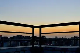 你请我喝酒，已算报答，难不成你还想以身相许？图片