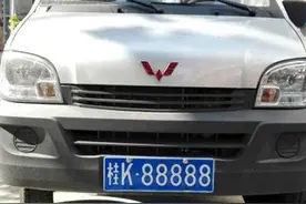 交警蜀黍，那块铁皮不好吃，放过它吧。图片