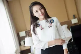 优雅温婉 | 下班后在家中的白领丽人 气质超群 美丽不可方物图片