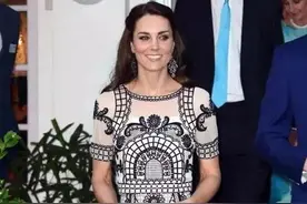 红毯秀太辣眼，还是王室女人堪当行走的时尚icon图片