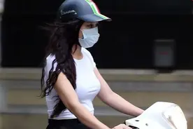 越南街头摩托车美女：一闪而过的惊艳，随便一个都美过中国网红！图片