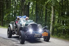 第六届"北京-巴黎"老爷车拉力赛途经匈牙利图片