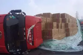 长潭西高速发生交通事故导致临时管制 绕行线路看过来！图片