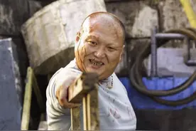 他是夏洛特烦恼中的大哥陈凯，荧幕中的恶霸现实中也是萌弟图片