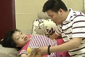 袖珍“瓷娃娃”圆梦做母亲，顺利产下女儿图片