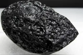 陨石多少一颗克？天上掉下来的陨石一克能过万，你信吗？图片