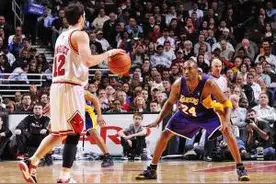 篮球基础防守姿势图片