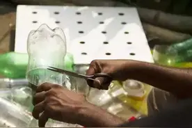 他用1分钱塑料瓶造不用电的空调，看完真的服了图片