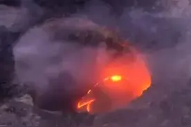 直升机航拍的微笑火山 震惊网友图片