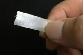 教你简单正确的贴笛膜方法图片