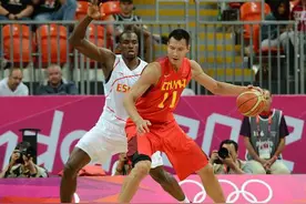 男篮经典战回顾之对西班牙，12年易建联和陈江华最强之战。图片
