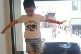 宋家三胞胎最新照片，姨母饭路透！三小只长大了许多，依旧可爱！图片