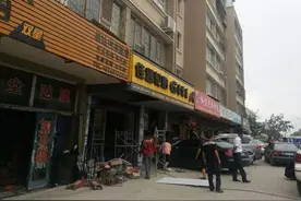 乌鲁木齐：楼下汽修店扎堆 楼上住户苦不堪言 谁来管管？图片