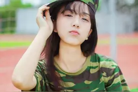 又是一年上学季，大一新生校花刚上学被军训的那会儿多漂亮图片