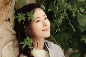 忽然之间引江一燕落泪 每个人心底都有一首歌图片