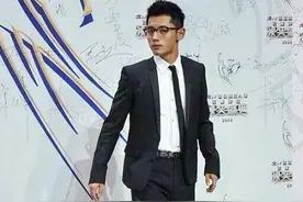 爱抢福原爱饼干的张继科 一穿西装十足禁欲图片