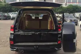 “黑色”丐版酷路泽4000改装成顶配，天窗都改了，赞图片