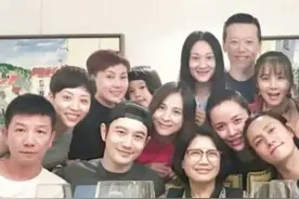 陈坤晒北电96班同学聚会合影 黄晓明何琳等人现身视频封面