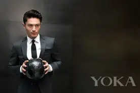 霍建华赴HUGO BOSS总部 拍摄时尚大片助阵欧洲杯图片