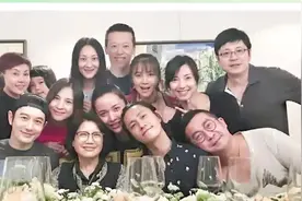 陈坤晒北电96班同学聚会合影 黄晓明何琳等现身超温暖视频封面