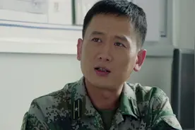 虚弱的兵哥哥跑了3公里后直接晕倒了，班长被营长大骂一顿视频封面