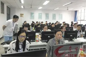 晚报记者首次直击黄石中考阅卷现场图片