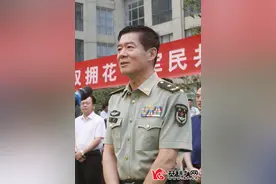 开封市首届庆“八一”军民融合篮球邀请赛揭幕战20集团军直属队大比分战胜农商银行队图片