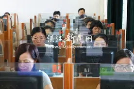 探秘中考阅卷现场：每位老师只能批改一道题图片