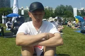 韩国首尔发呆大赛，市民静坐比“呆“！这表情真是醉了......图片