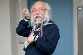 画面太残暴！日本大叔爆红：穿少女水手服图片