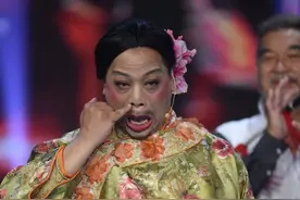 “如花”李健仁参与大陆综艺 现场吃青椒表演挖鼻孔图片