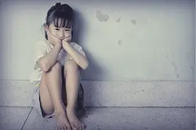 自闭症是什么原因引起的？自闭症的原因图片