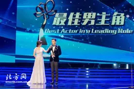胡歌白玉兰封帝 谈靳东：戏里戏外都是我的家人图片