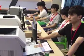 武汉：探访中招现场，录取通知书正在打印，录取结果明日可查