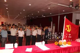 市体育局重温入党誓词 发扬省运精神图片