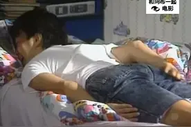 周星驰小计谋“陷害”老爸吴孟达，好惨好惨哈哈